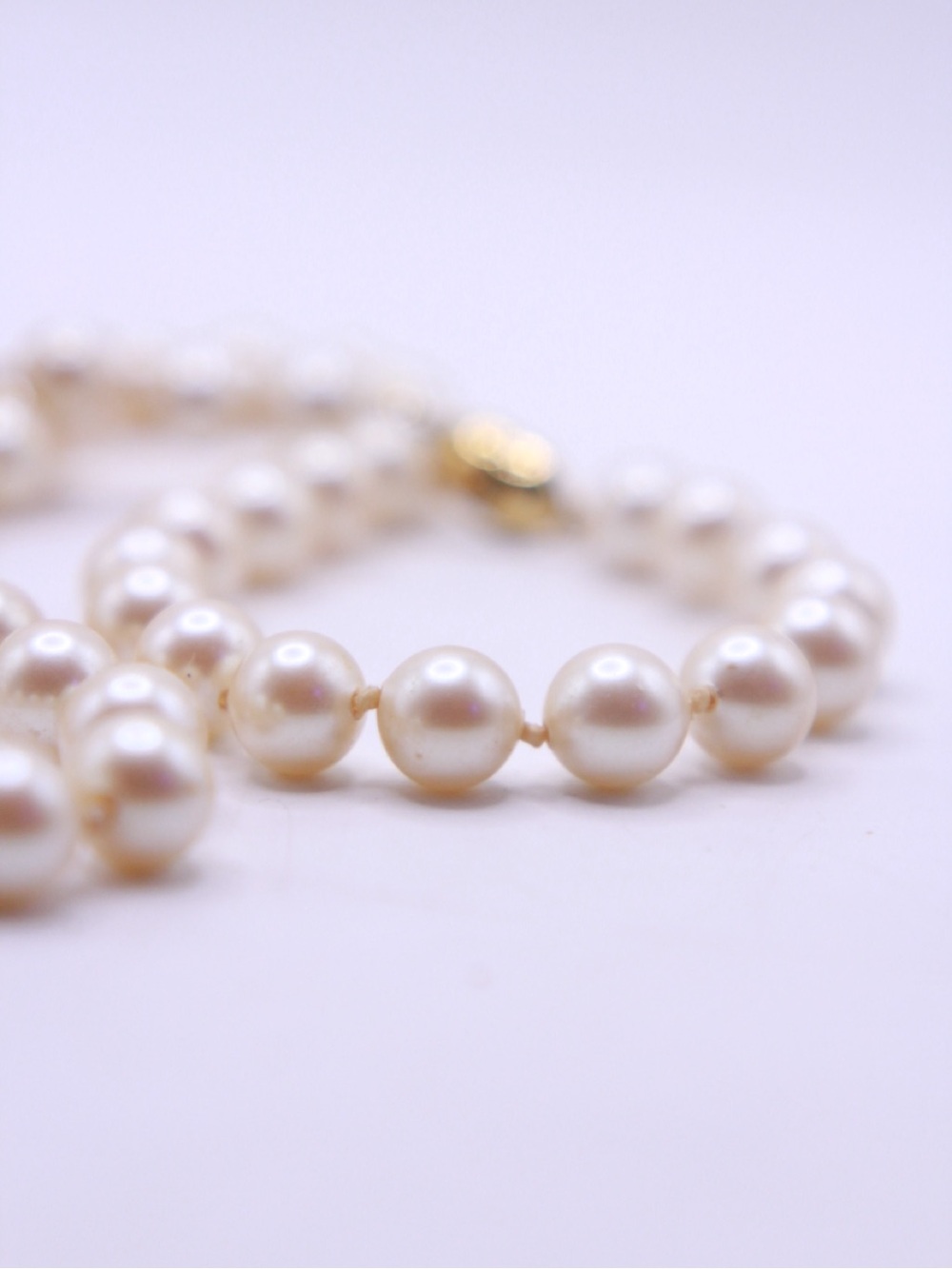 Vintage Monet Cream Pearl Necklace with Gold tone Clasp 16” - Picture 4 of 5